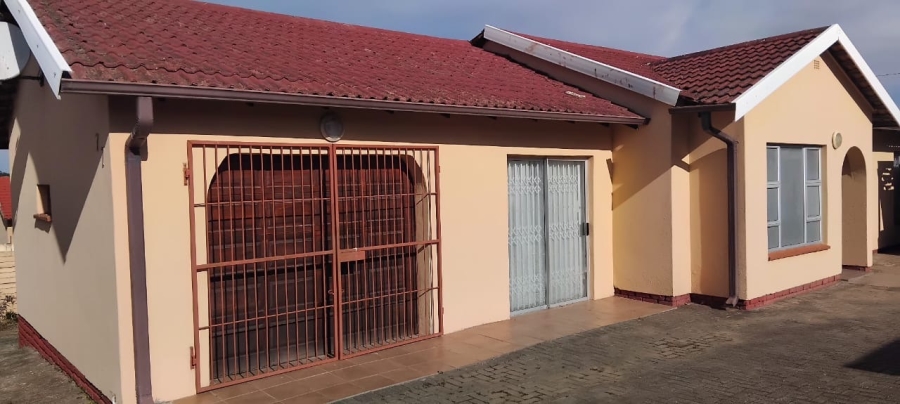 3 Bedroom Property for Sale in Bisho Gardens Eastern Cape
